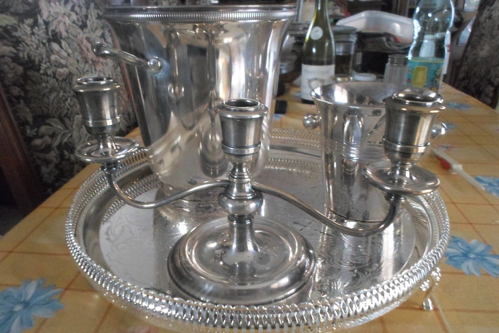 lot d objets en metal argente Décoration