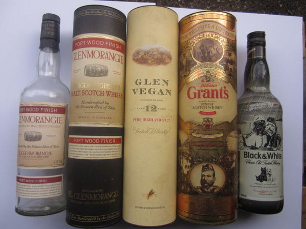 Bo&icirc;tes, Tubes et bouteilles de whisky
