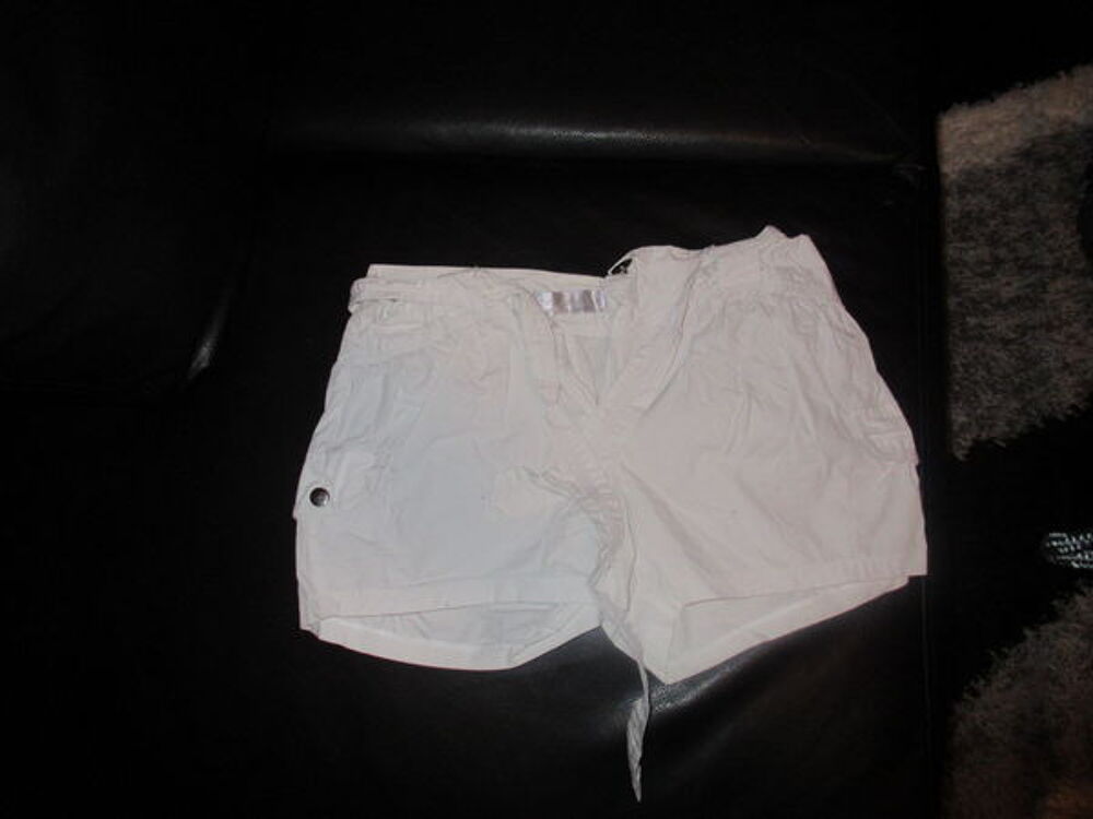 SHORT Vêtements
