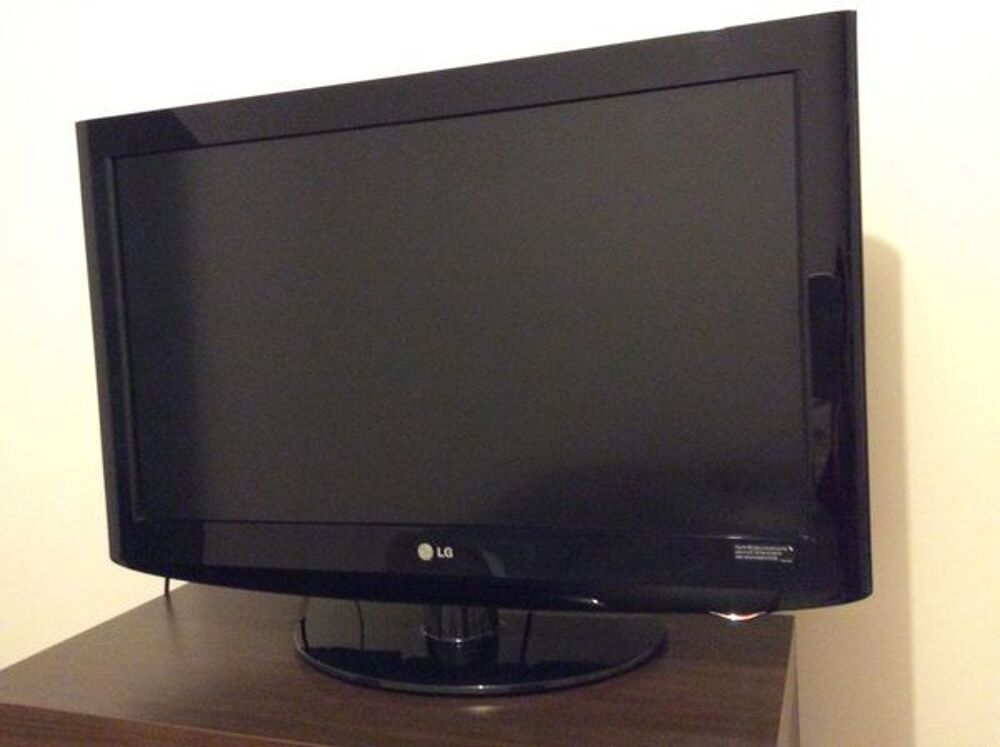 Tr&egrave;s beau t&eacute;l&eacute;viseur LCD 32LH2000 de marque LG Photos/Video/TV