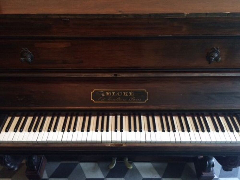 Piano droit Instruments de musique