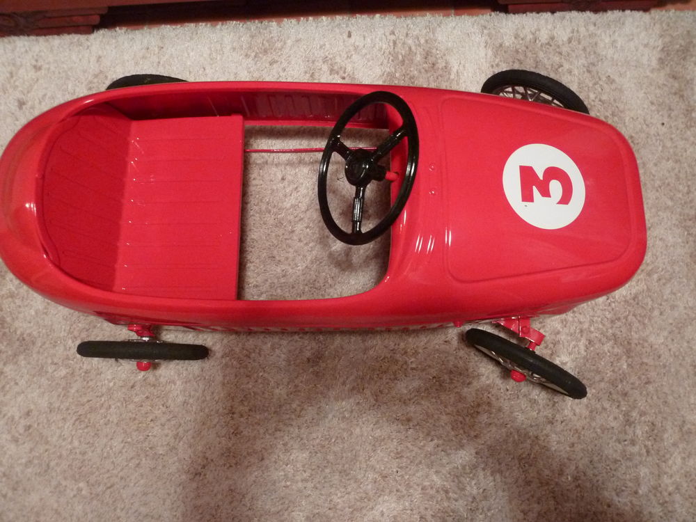 voiture &agrave; p&eacute;dales des ann&eacute;es 1960 Jeux / jouets