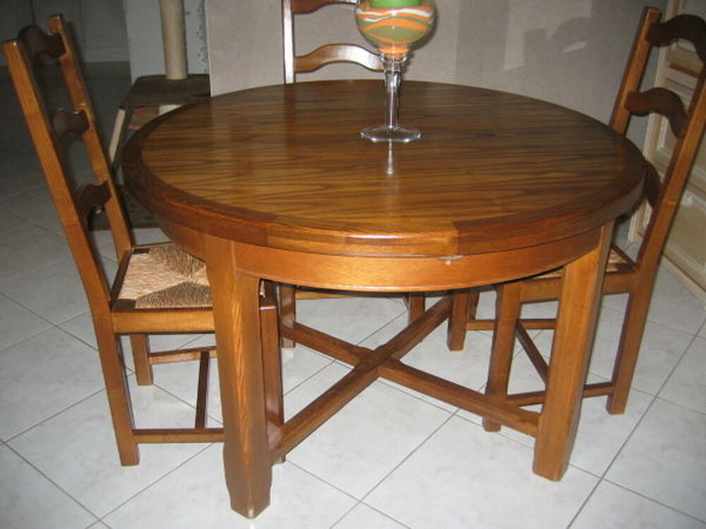 Table ronde en fr&ecirc;ne massif et 4 chaises Meubles
