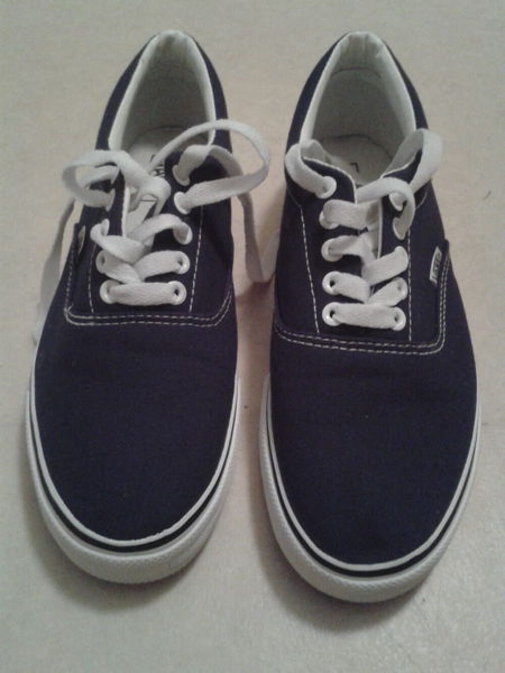 Baskets Vans authentiques toutes neuves Vêtements
