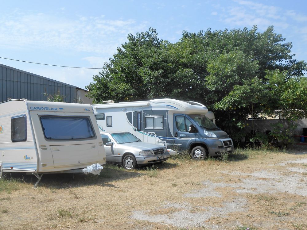 Location Parking/Garage Hyvernage Caravane Camping Car L'isle-sur-la-sorgue