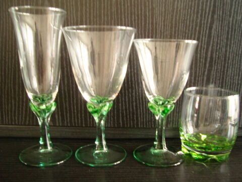 24 verres de tables six tasses coupe glaces 40 Bagneux (92)