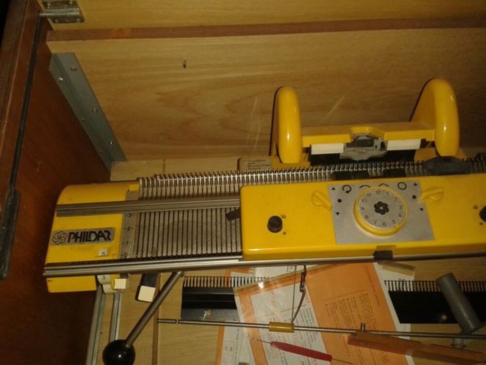 MACHINE A TRICOTER Meubles