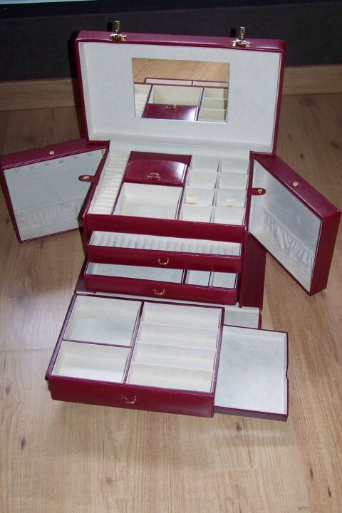 trs grand coffre  bijoux de luxe, en cuir, NEUF 250 Abbeville (80)