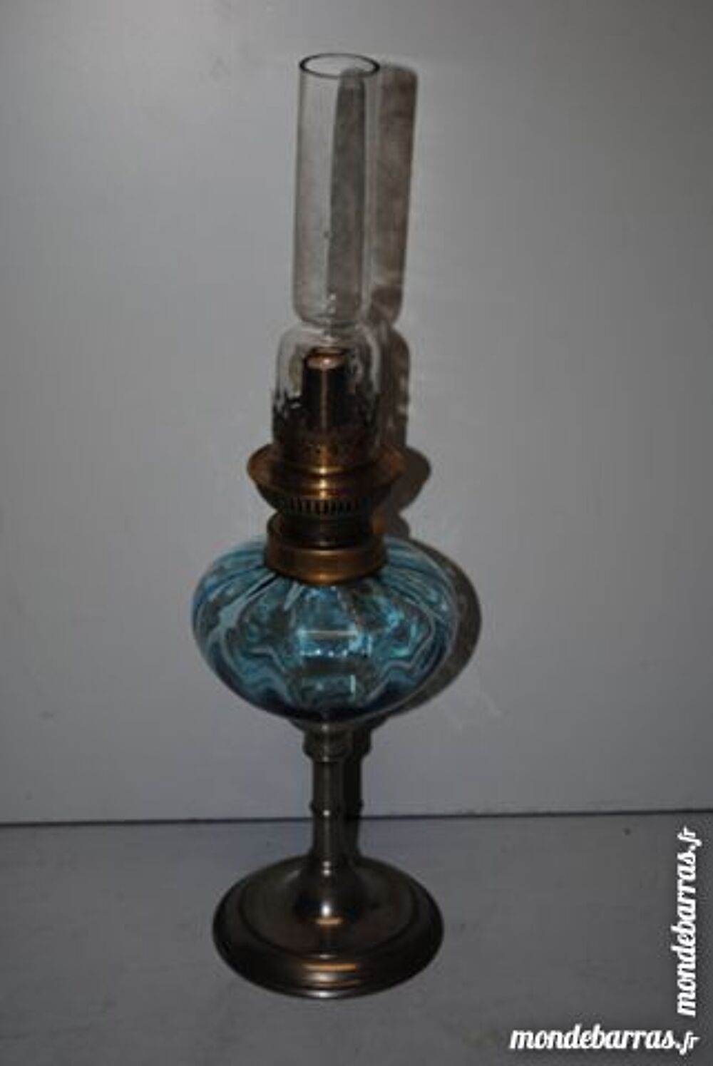 lampe &agrave; p&eacute;trole verre bleu pierd argent&eacute; 35cm haut Dcoration