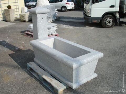 Bassin fontaine en pierre granit 1950 Annecy (74)