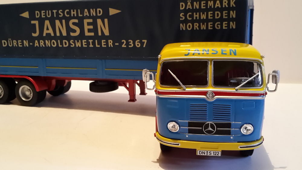 Camion Mercedes-Benz semi-remorque savoyarde 