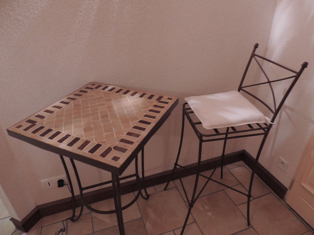 table en fer forg&eacute; avec chaise et ensemble Meubles
