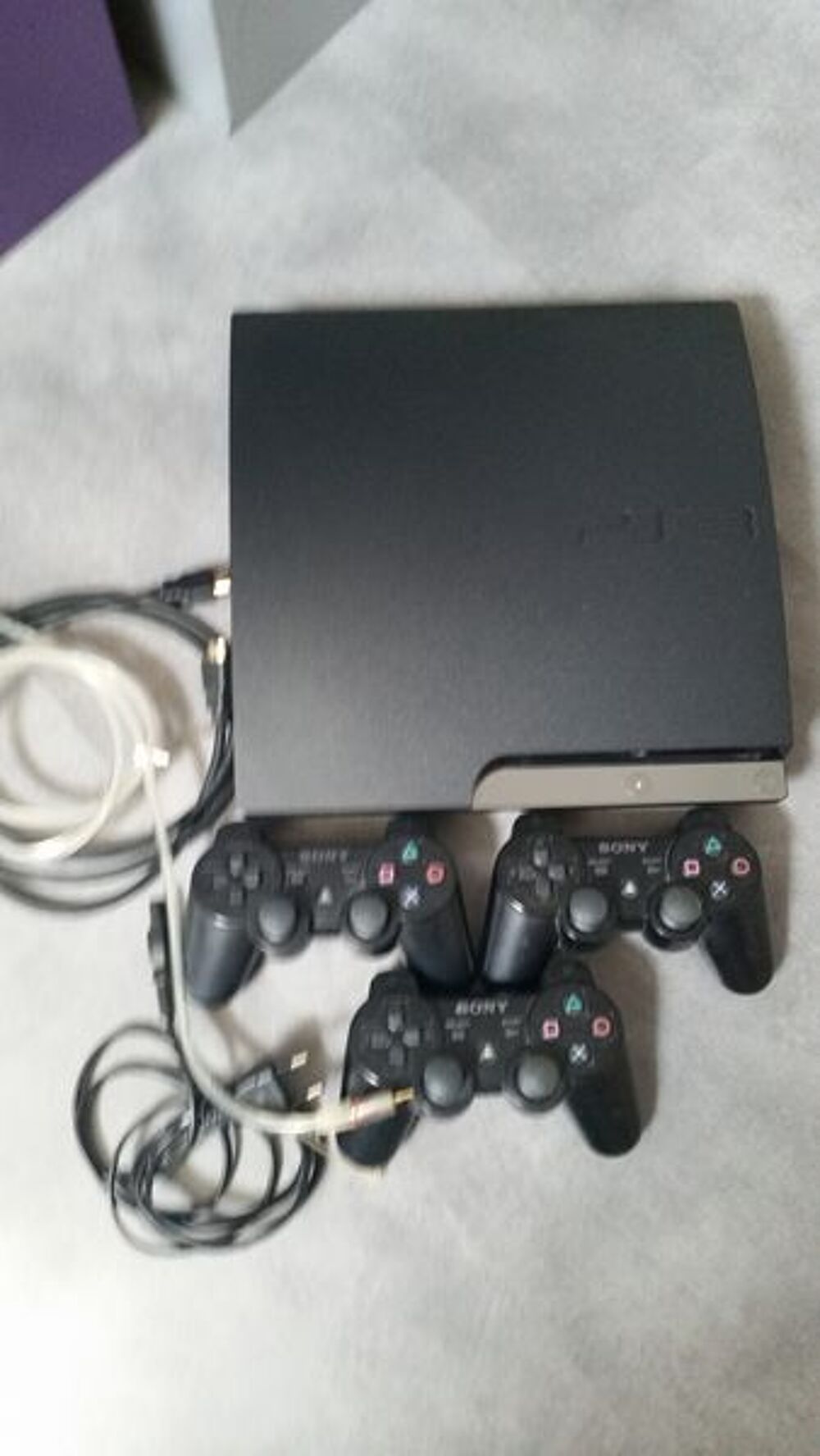 PS3 + JEUX + 3 MANETTES Consoles et jeux vidéos