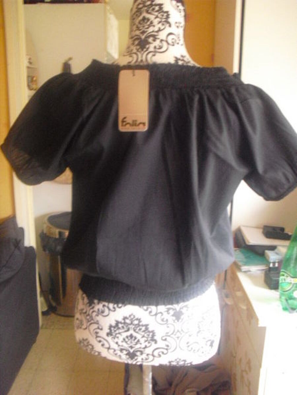 chemise noire pliss&eacute;e smock&eacute;e NEUVE encore &eacute;tiquett&eacute; T 2 Vêtements