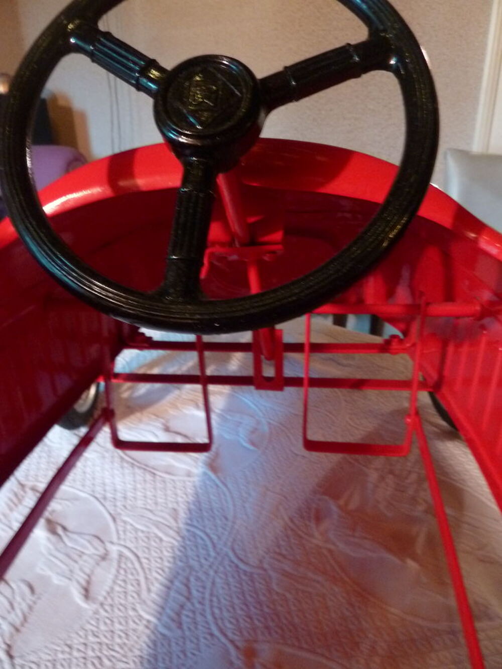 voiture &agrave; p&eacute;dales des ann&eacute;es 1960 Jeux / jouets