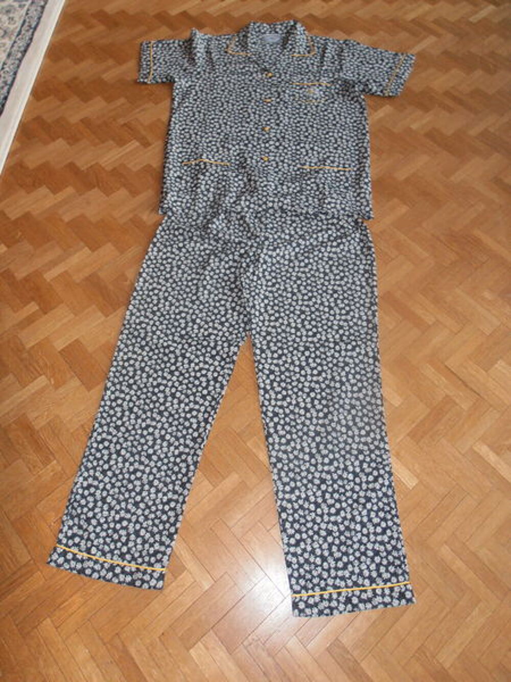 Pyjama marine motifs marguerites (77) Vêtements