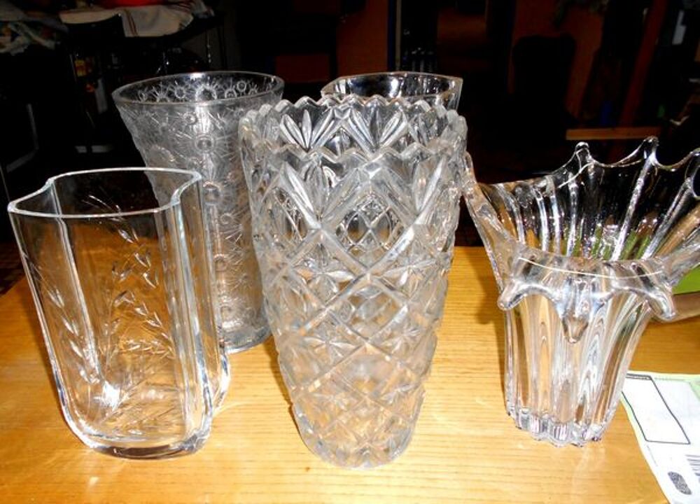 grand vase en verre sculpt&eacute; taill&eacute; (l'unit&eacute;) Décoration