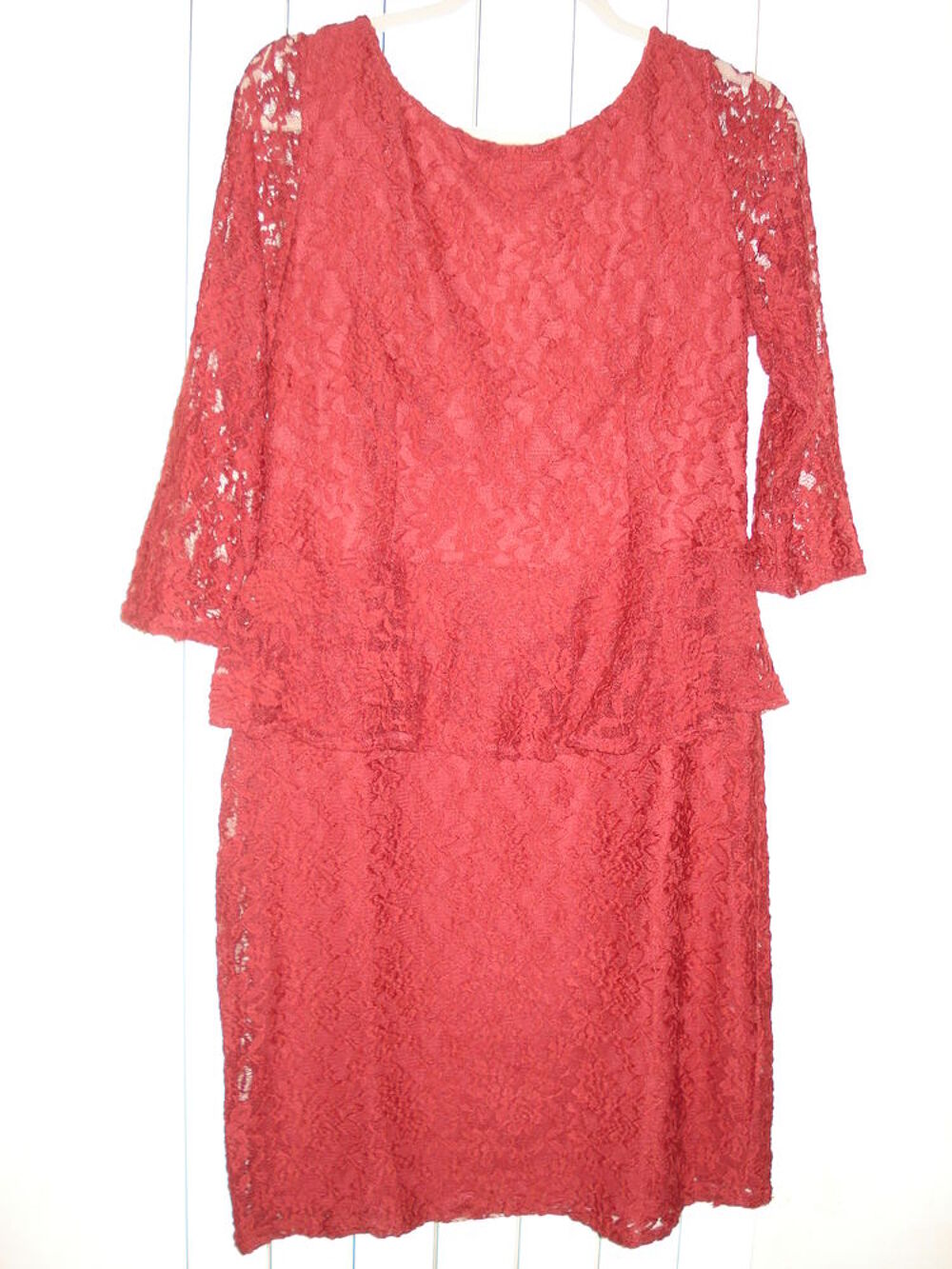 robe &agrave; basque en dentelle Vêtements