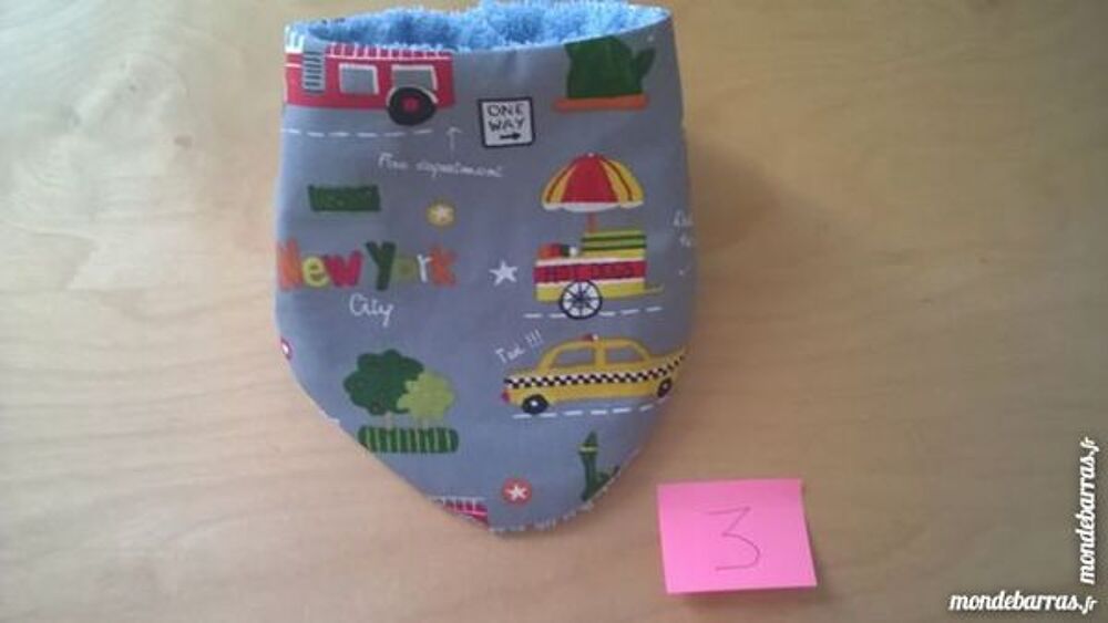 bavoir bandanas r&eacute;versible pour b&eacute;b&eacute; Puériculture