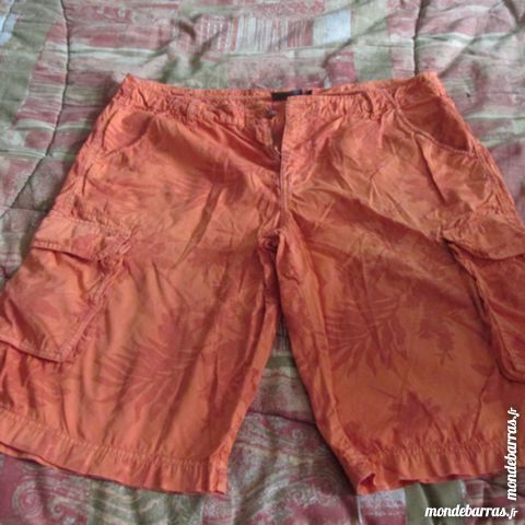 SHORT LONG  ORANGE AVEC FLEURS DE TIARE   t; 50 12 Saint-Genis-Laval (69)