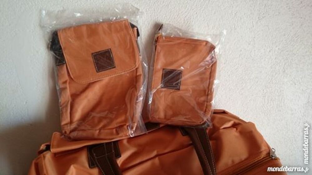 Ensemble Sac De Voyage, pochette, et trousse Maroquinerie