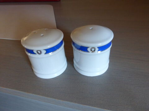 SALIERE ET POIVRIERE -neuves- 7 Doussard (74)