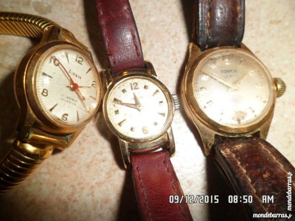 "36 montres ""vintage"",4 militaires,3 plaqu&eacute;es or" Bijoux et montres