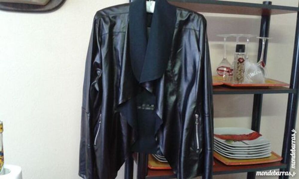 veste simili cuir neuve Vêtements