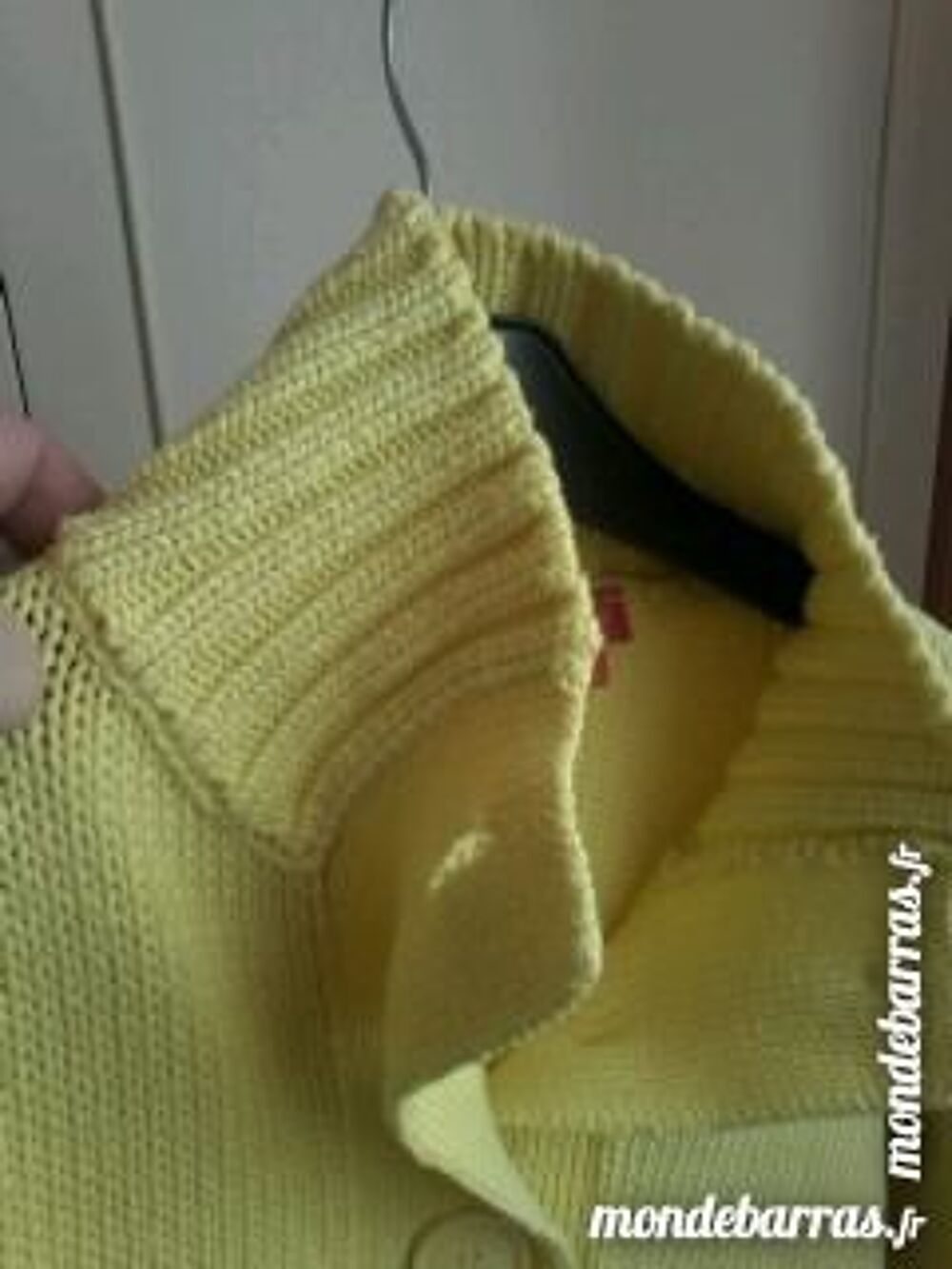 GILET JAUNE TAILLE M 38/40 PHILDAR D'OCCAS. Vêtements