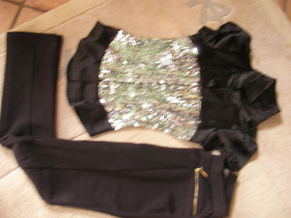 tunique paillettes+legging 
taille 36 Vêtements