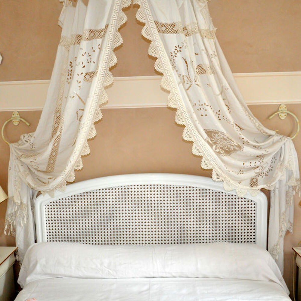 t&ecirc;te de lit cann&eacute;e laqu&eacute; blanc Meubles