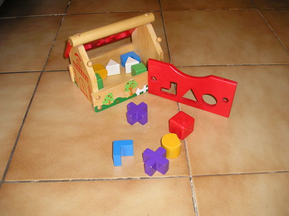 Maison de bois &eacute;ducative
Jeux / jouets
