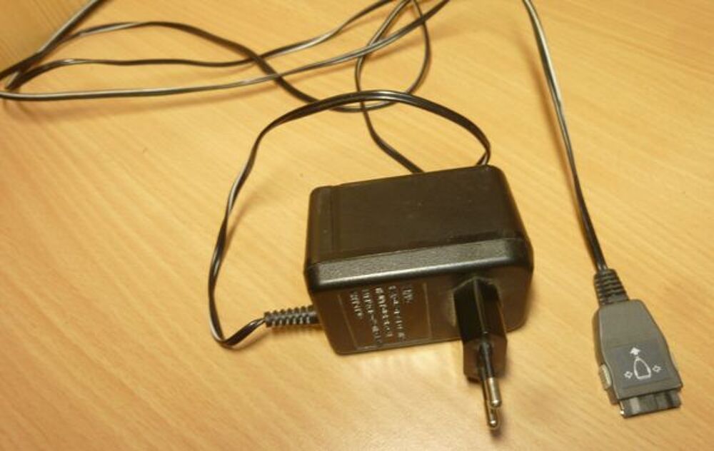 CHARGEUR ADAPTATEUR portable PANASONIC 9830 Téléphones et tablettes