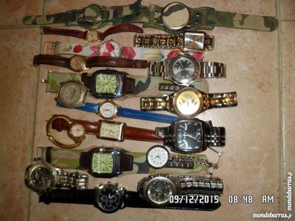 "36 montres ""vintage"",4 militaires,3 plaqu&eacute;es or" Bijoux et montres