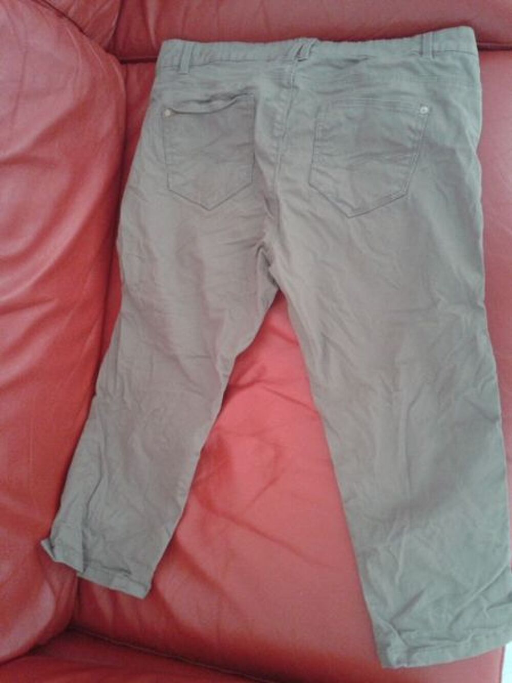 Pantacourt couleur taupe Vêtements