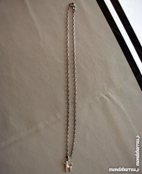 Chaine m�tal argent� & Pendentif caniche 5 Cabestany (66)