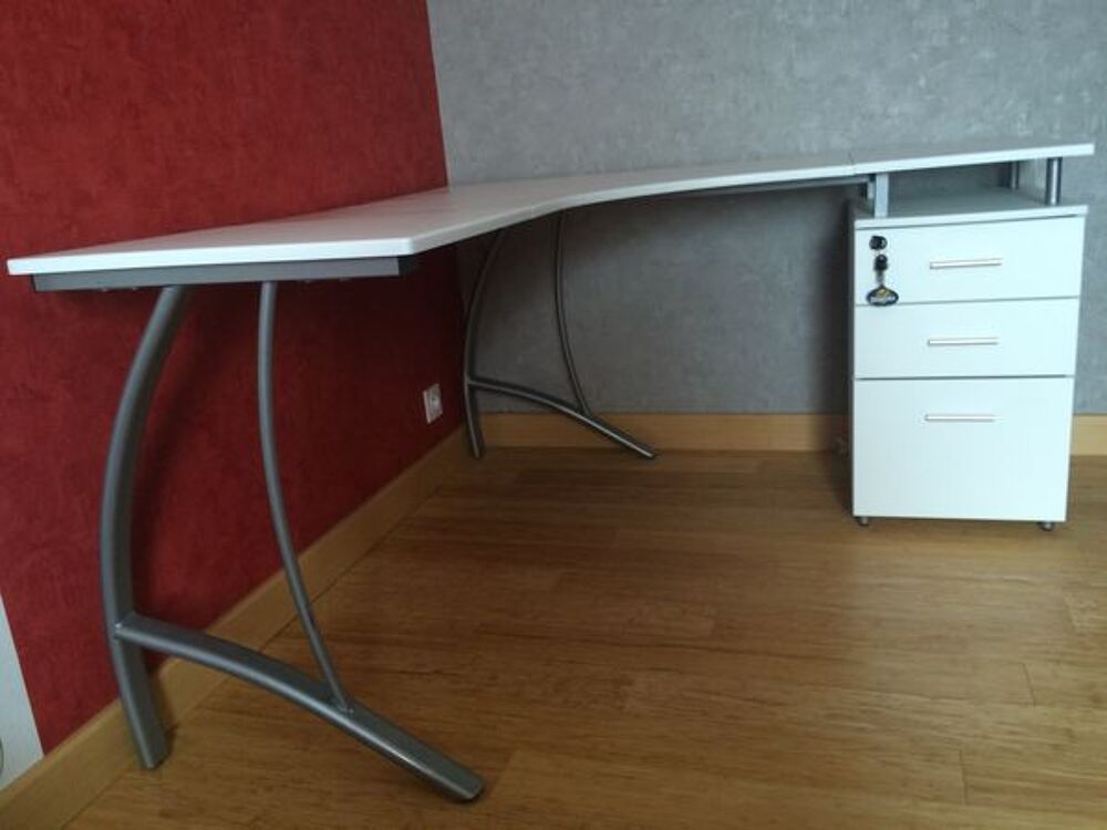 Bureau blanc tr&egrave;s bon &eacute;tat Meubles