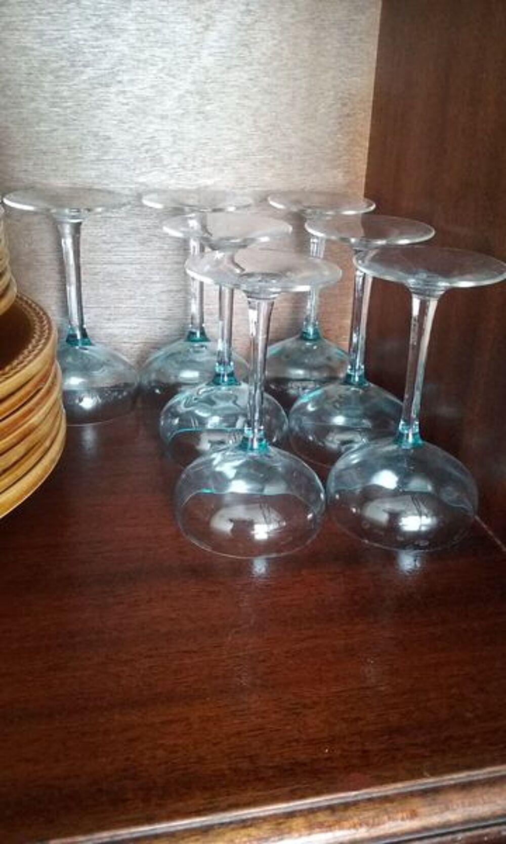 Service de verres &agrave; pied bleu clair Cuisine