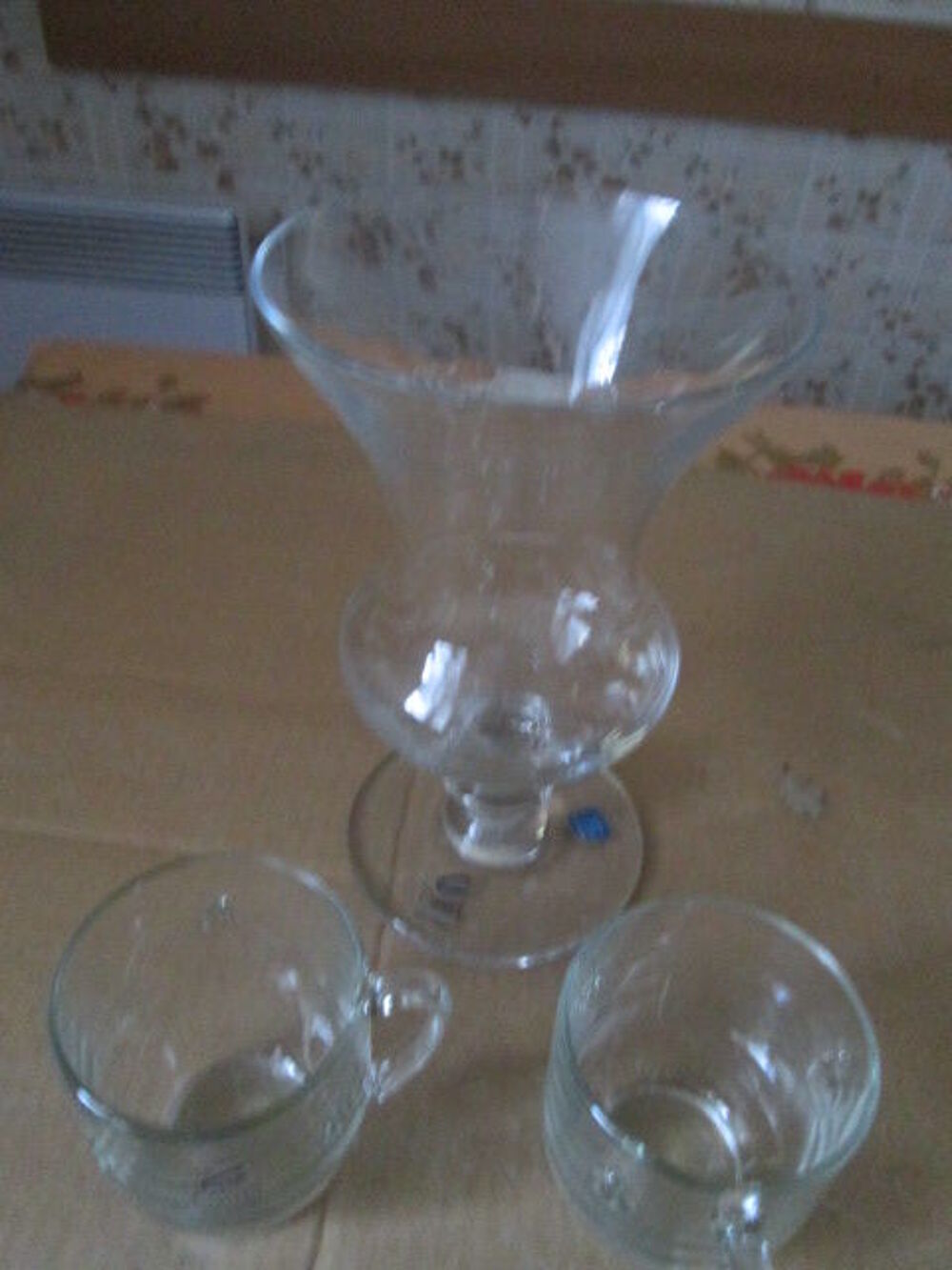Vase Plus Verres (efigie ( Castres Tarn France) Décoration