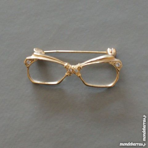 Broche lunette dore sertie de 4 brillants 5 Cabestany (66)