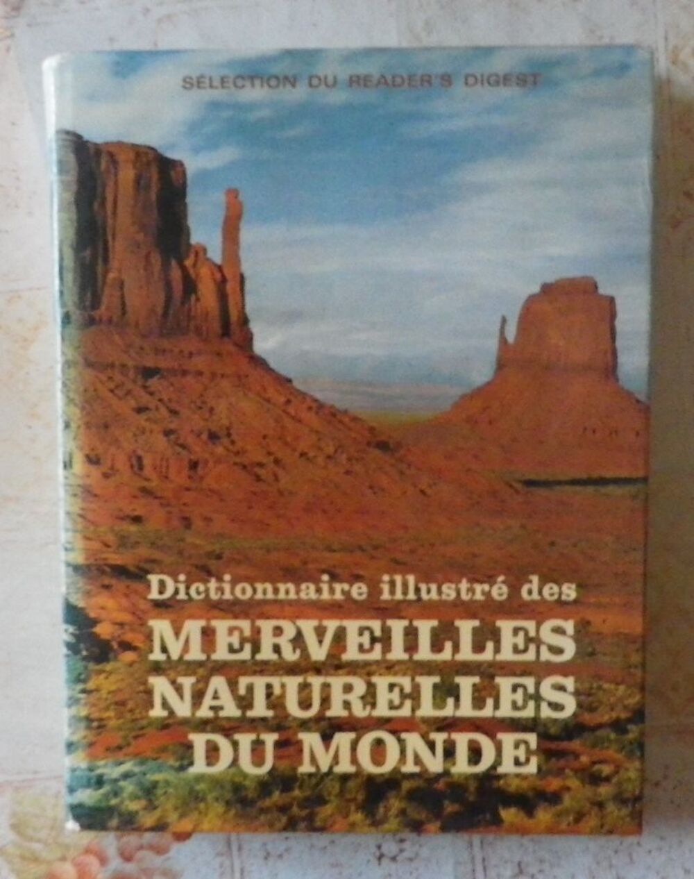 DICTIONNAIRE ILLUSTRE DES MERVEILLES NATURELLES DU MONDE Livres et BD