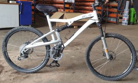 VTT ROCKRIDER 6.4 BLANC 400 La Valentine (13)