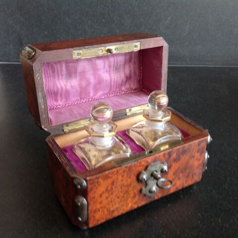 Coffret  parfums avec deux flacons 19me 750 Fontvieille (13)