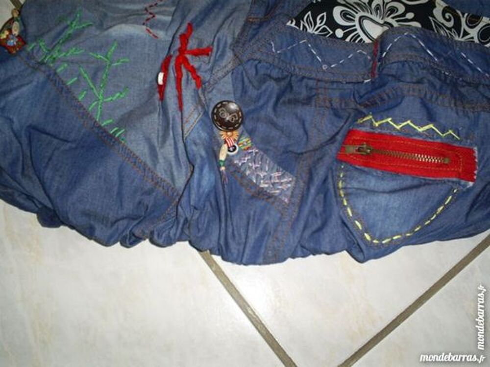 Jupe style DESIGUAL Taille 42 Vêtements