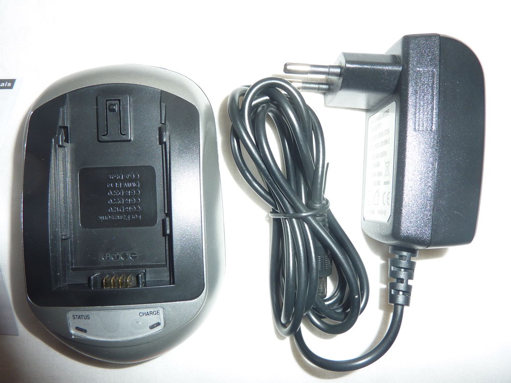 CHARGEUR pour batteries cam&eacute;scope PANASONIC Photos/Video/TV