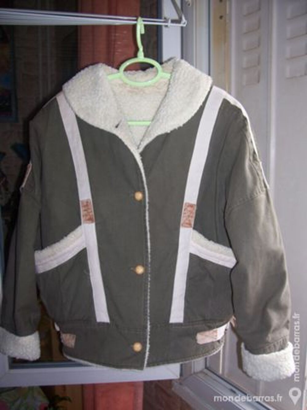 Blouson fourr&eacute; de couleur vert kaki taille 42/44 Vêtements