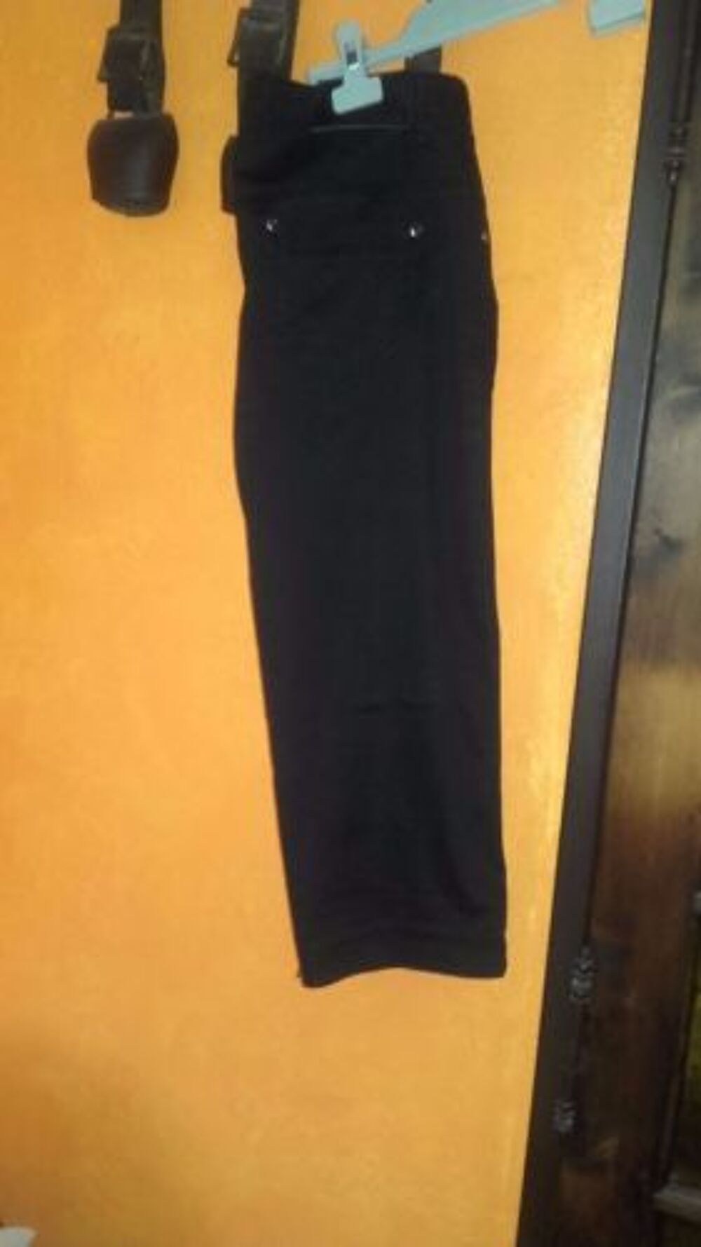 SUPERBE PANTACOURT NEUF Vêtements