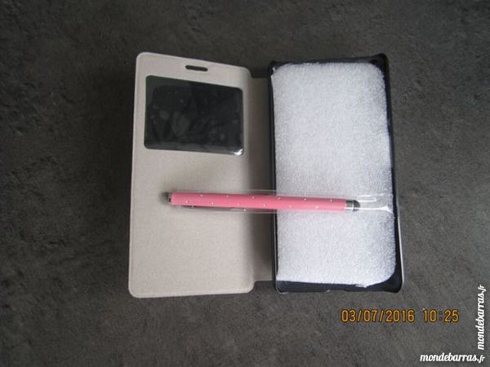 Etui portable Wiko neuf Téléphones et tablettes