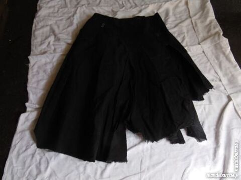 jupe noir asymetrique de crateur 10 La Grand-Combe (30)
