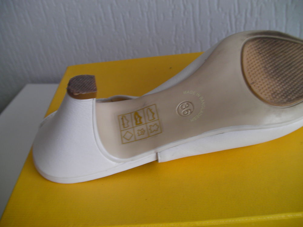 ESCARPINS BLANCS UJA Chaussures